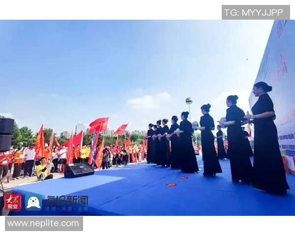 农牧民健步走 “走”出村庄复兴新生机